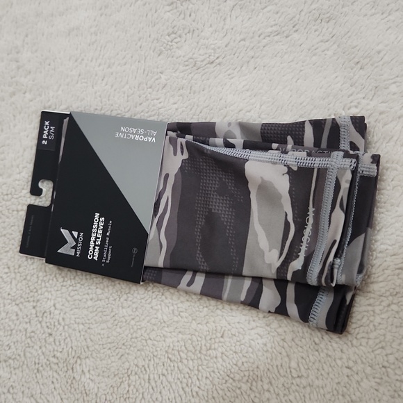 Mission Compression Arm Sleeves Small/Medium in Matrix Camo Moonless Night - Picture 5 of 5